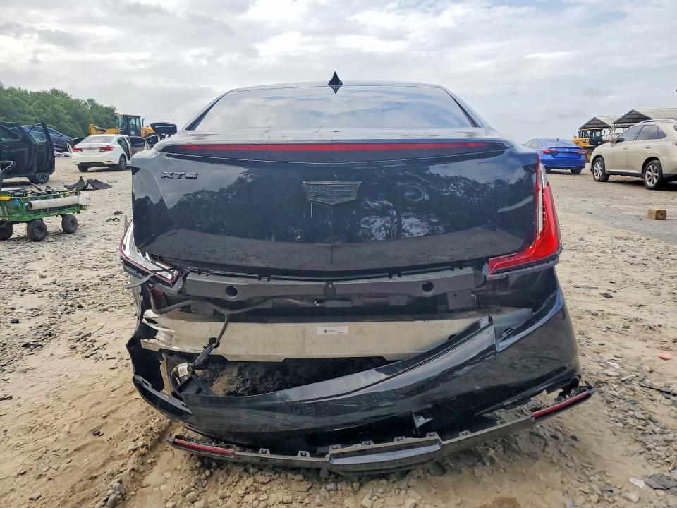 62411686 :رقم المزاد ، 2G61U5S37J9169942 vin ، 2018 Cadillac Xts مزاد بيع