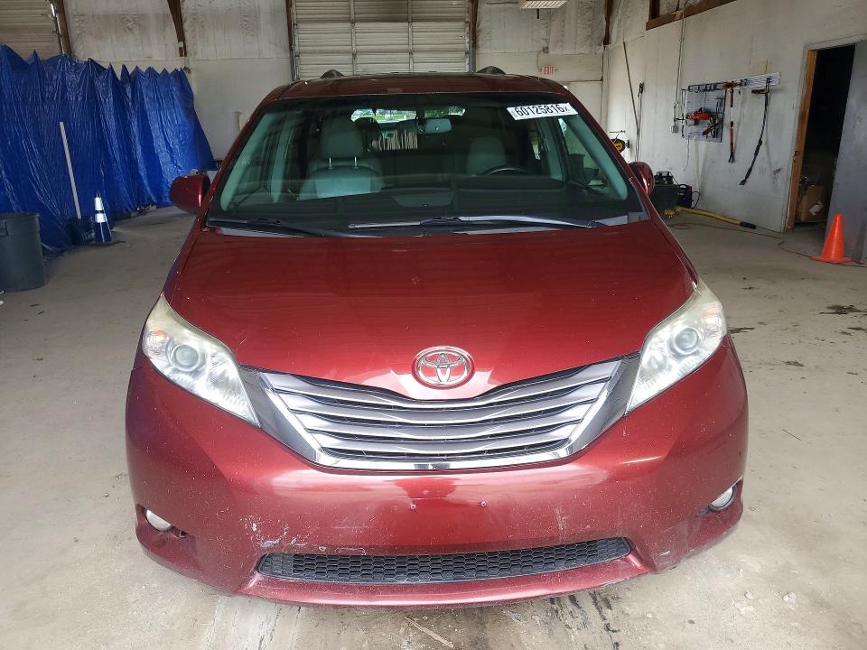 2017 Toyota Sienna მანქანა იყიდება აუქციონზე, vin: 5TDDZ3DC2HS173332, აუქციონის ნომერი: 60125816