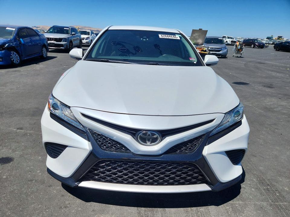 62688646 :رقم المزاد ، 4T1K61AK1LU914134 vin ، 2020 Toyota Camry مزاد بيع