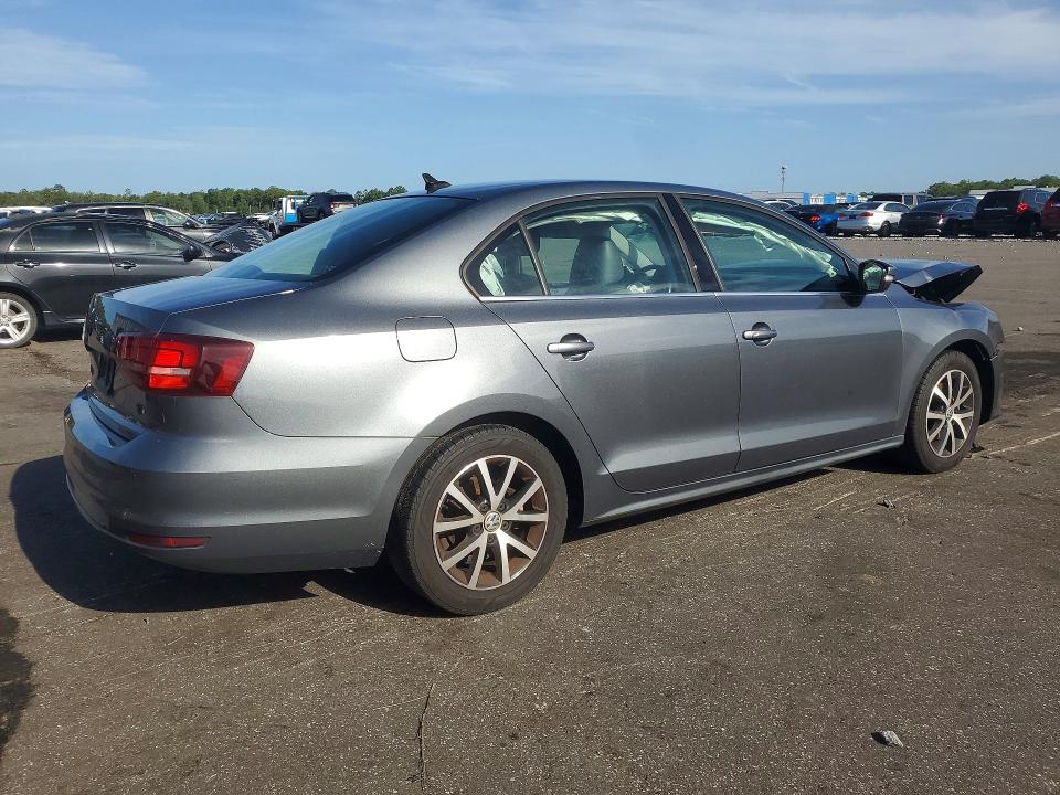 61112616 :رقم المزاد ، 3VWDB7AJ9HM217015 vin ، 2017 Volkswagen Jetta مزاد بيع
