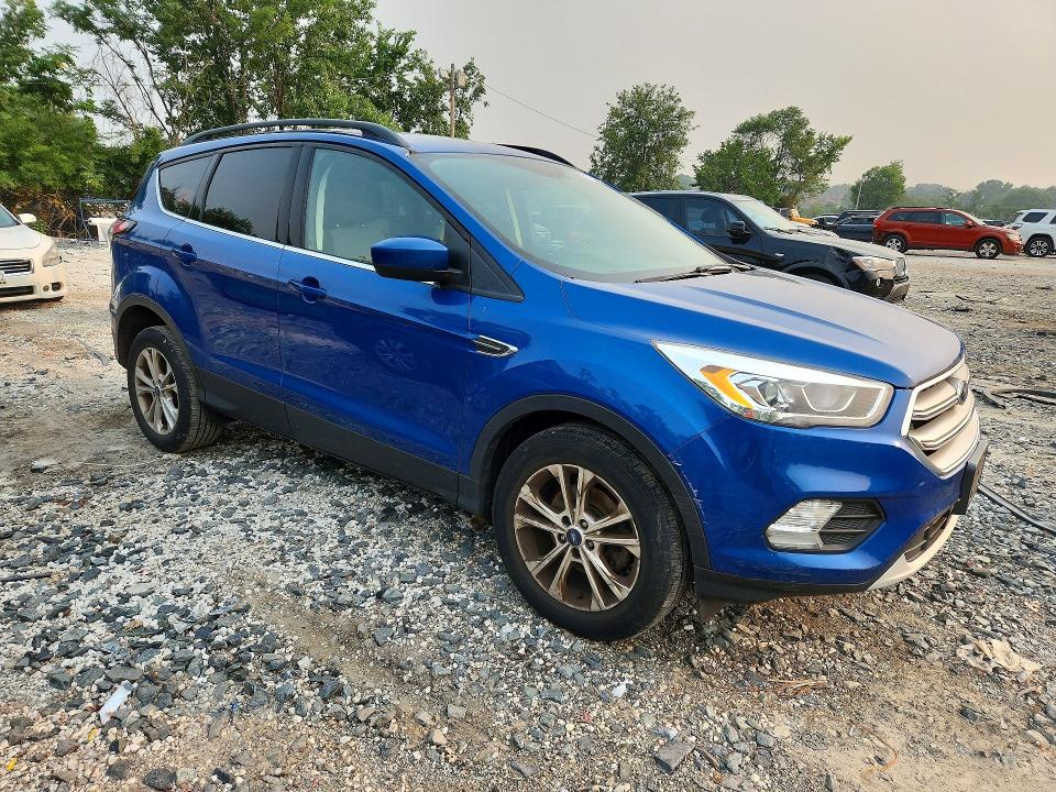2017 Ford Escape მანქანა იყიდება აუქციონზე, vin: 1FMCU0GD2HUE22250, აუქციონის ნომერი: 61113966