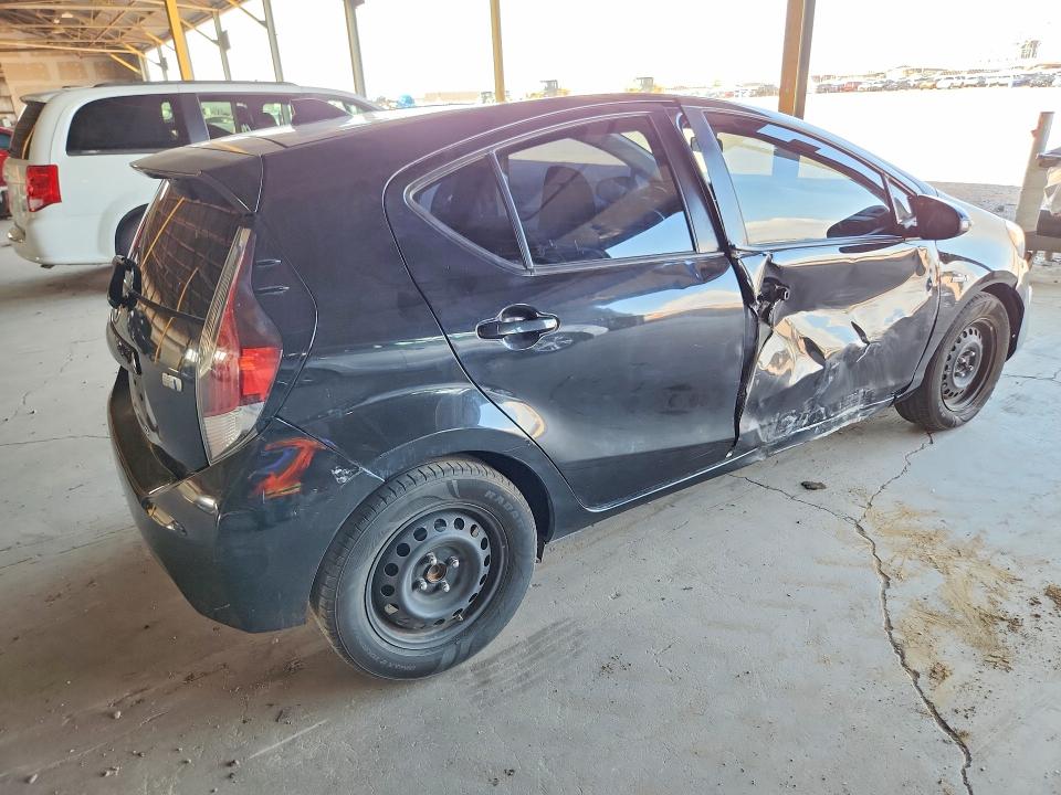 61560286 :رقم المزاد ، JTDKDTB31F1580805 vin ، 2015 Toyota Prius C مزاد بيع