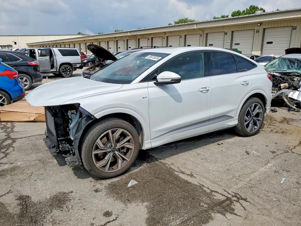 59675026 :رقم المزاد ، WA142BFZ7RP017034 vin ، 2024 Audi Q4 E-tron مزاد بيع