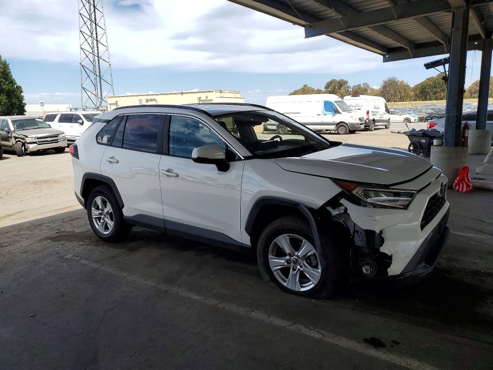 Продажа на аукционе авто 2019 Toyota Rav4, vin: JTMW1RFV1KJ013903, номер лота: 61059046