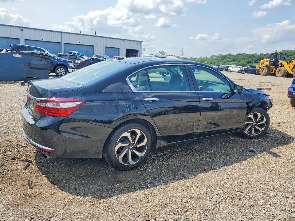 Продажа на аукционе авто 2017 Honda Accord, vin: 1HGCR2F98HA135108, номер лота: 61811806