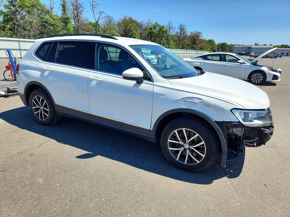61885776 :رقم المزاد ، 3VV2B7AX6LM115115 vin ، 2020 Volkswagen Tiguan مزاد بيع