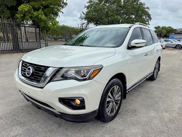 63612136 :رقم المزاد ، 5N1DR2MM1HC627750 vin ، 2017 Nissan Pathfinder مزاد بيع