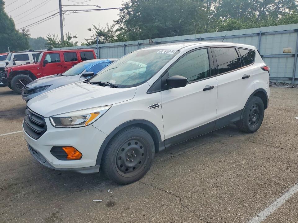 61191946 :رقم المزاد ، 1FMCU0F76HUC05778 vin ، 2017 Ford Escape مزاد بيع