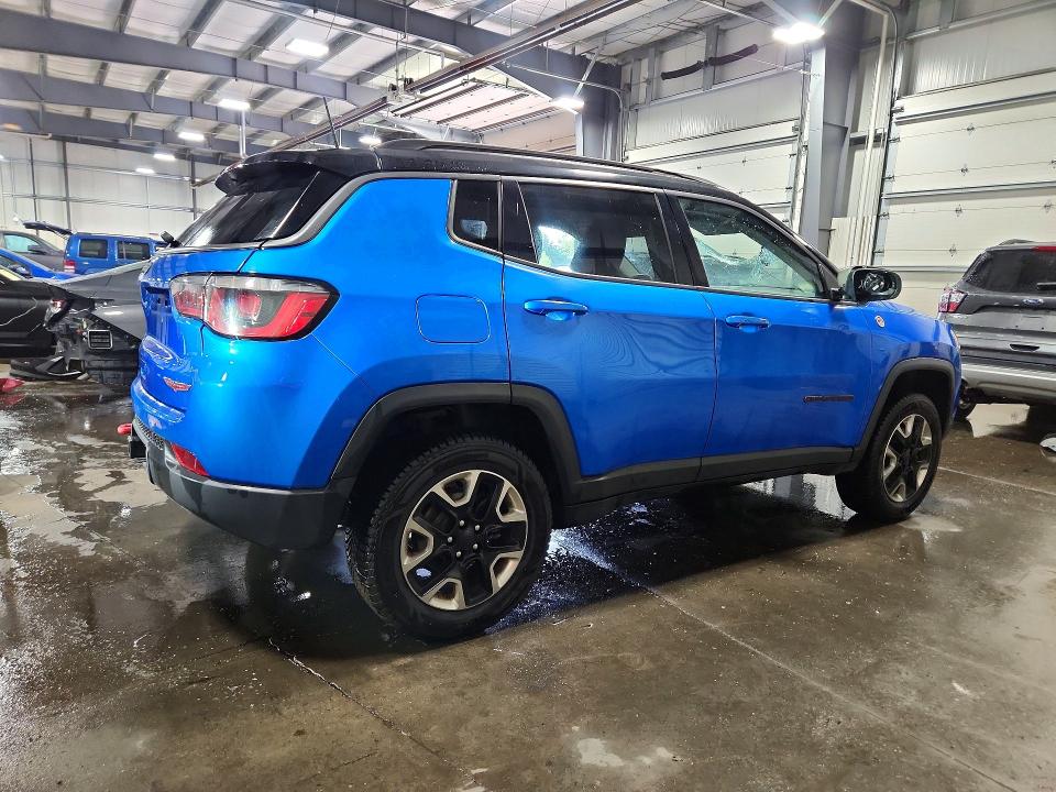 61113756 :رقم المزاد ، 3C4NJDDB0JT375168 vin ، 2018 Jeep Compass مزاد بيع