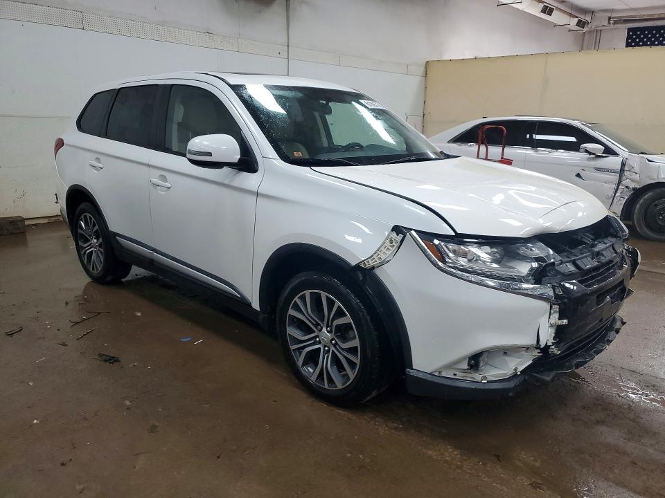61005706 :رقم المزاد ، JA4AD3A37HZ005491 vin ، 2017 Mitsubishi Outlander مزاد بيع
