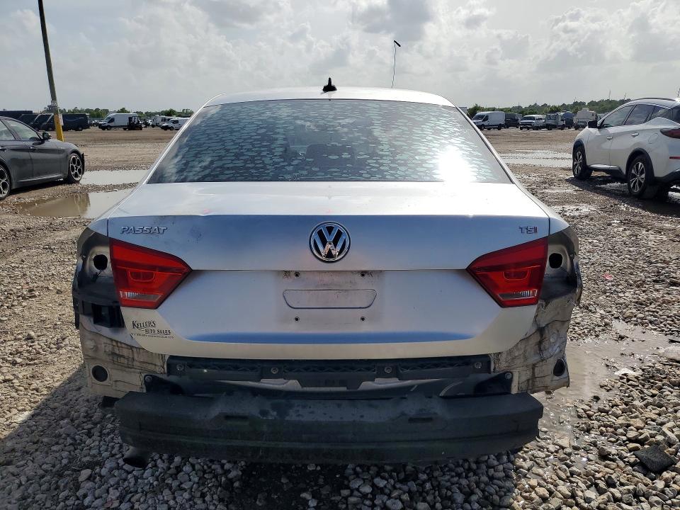 60672096 :رقم المزاد ، 1VWAT7A37FC056700 vin ، 2015 Volkswagen Passat مزاد بيع