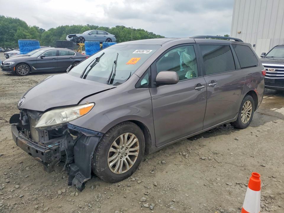 Auction sale of the 2015 Toyota Sienna, vin: 5TDYK3DC8FS629420, lot number: 60436716