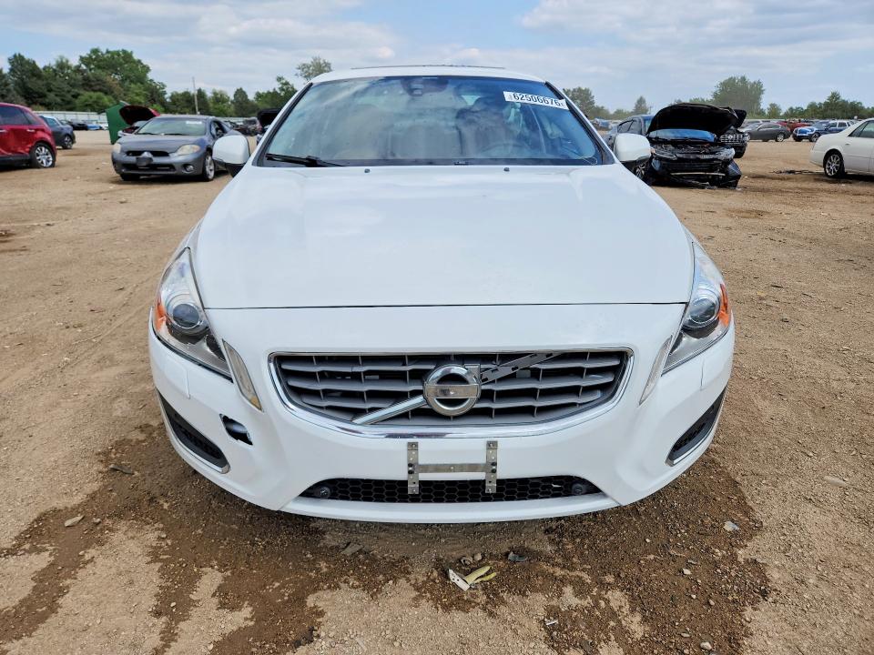 2013 Volvo S60 მანქანა იყიდება აუქციონზე, vin: YV1612FHXD2183248, აუქციონის ნომერი: 62506676
