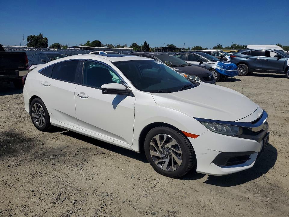 60133726 :رقم المزاد ، 19XFC2F70JE206607 vin ، 2018 Honda Civic مزاد بيع