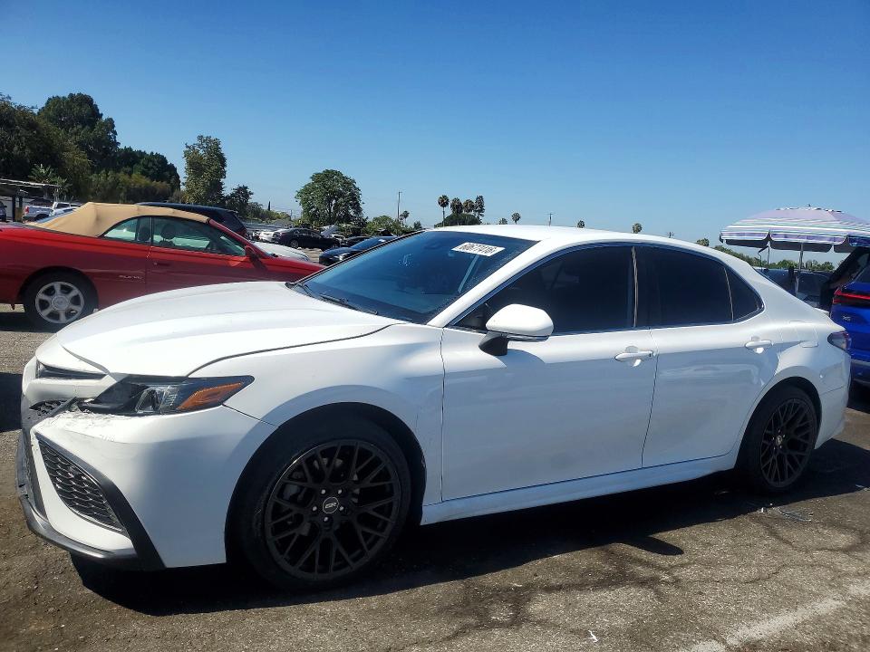 2022 Toyota Camry მანქანა იყიდება აუქციონზე, vin: 4T1G11AK7NU627338, აუქციონის ნომერი: 60677416