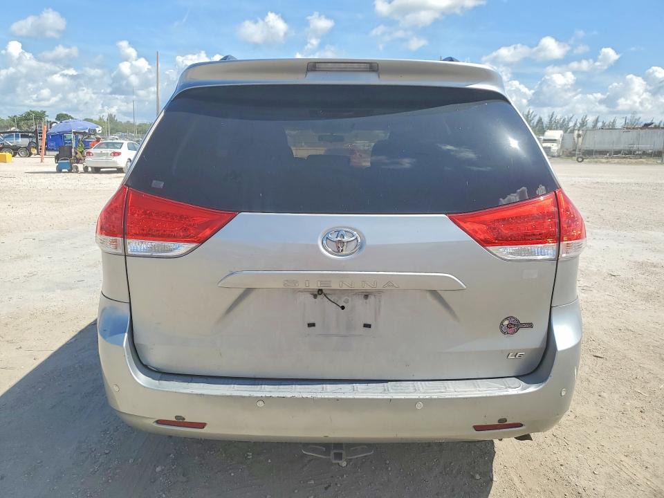2011 Toyota Sienna მანქანა იყიდება აუქციონზე, vin: 5TDKK3DC3BS005086, აუქციონის ნომერი: 62539886
