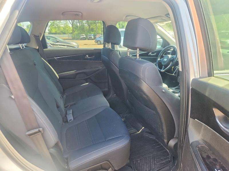 61692356 :رقم المزاد ، 5XYPG4A30HG254954 vin ، 2017 Kia Sorento مزاد بيع