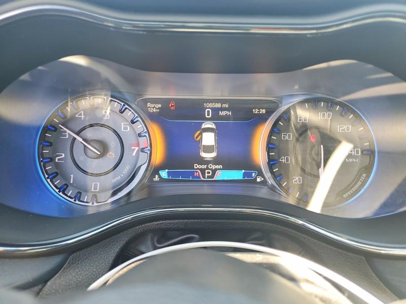 59625606 :رقم المزاد ، 1C3CCCBG2FN530177 vin ، 2015 Chrysler 200 مزاد بيع