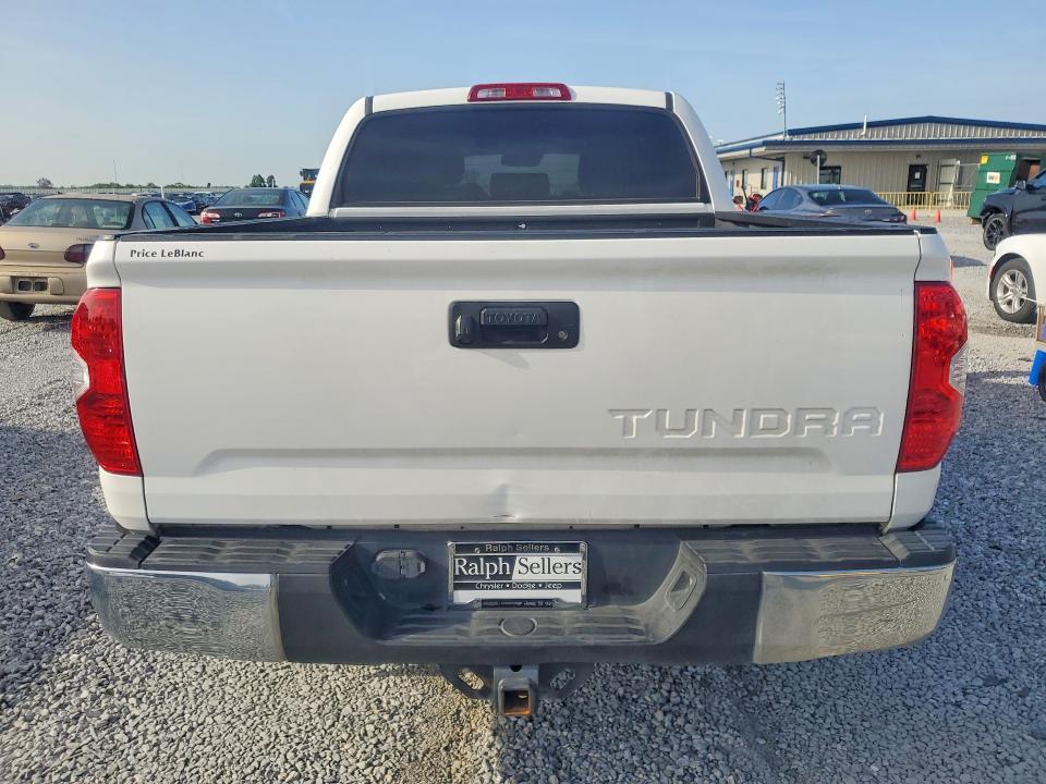 61758406 :رقم المزاد ، 5TFEY5F17JX232566 vin ، 2018 Toyota Tundra مزاد بيع