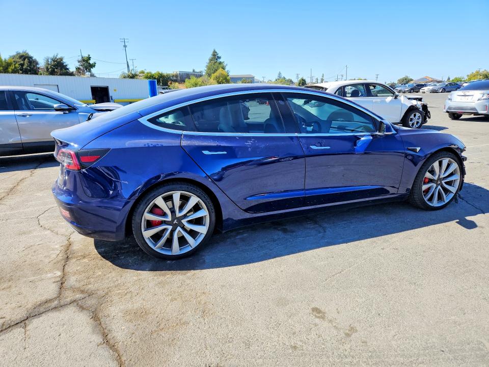 Продажа на аукционе авто 2018 Tesla Model 3, vin: 5YJ3E1EBXJF080716, номер лота: 62996336