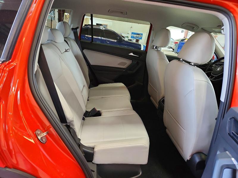 60822606 :رقم المزاد ، 3VV2B7AX0JM074574 vin ، 2018 Volkswagen Tiguan مزاد بيع