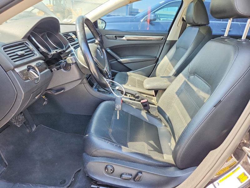 61582196 :رقم المزاد ، 1VWBA7A36JC009807 vin ، 2018 Volkswagen Passat مزاد بيع