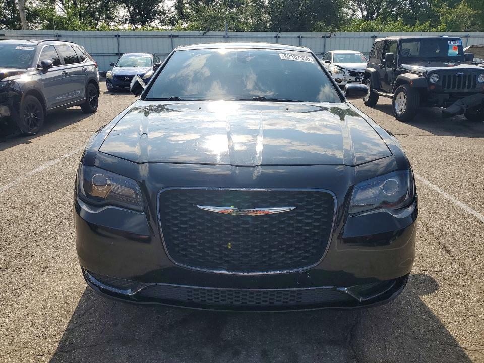 62167956 :رقم المزاد ، 2C3CCAAG2KH507281 vin ، 2019 Chrysler 300 مزاد بيع