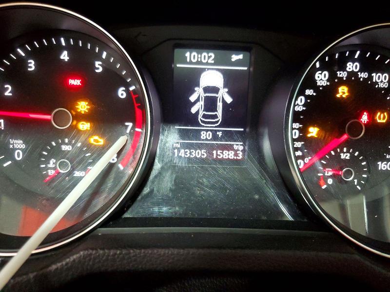 60132596 :رقم المزاد ، 1VWBT7A34HC076345 vin ، 2017 Volkswagen Passat مزاد بيع