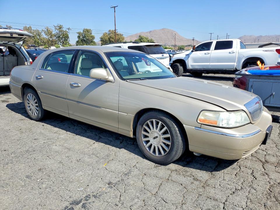 Продаж на аукціоні авто 2004 Lincoln Town Car, vin: 1LNHM81W44Y611578, номер лоту: 62702526