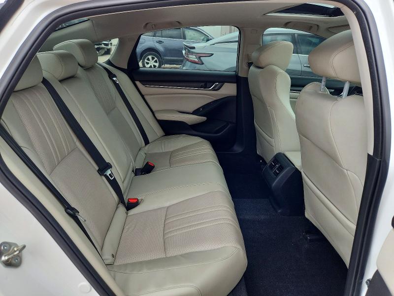 61381536 :رقم المزاد ، 1HGCV1F9XJA119407 vin ، 2018 Honda Accord مزاد بيع