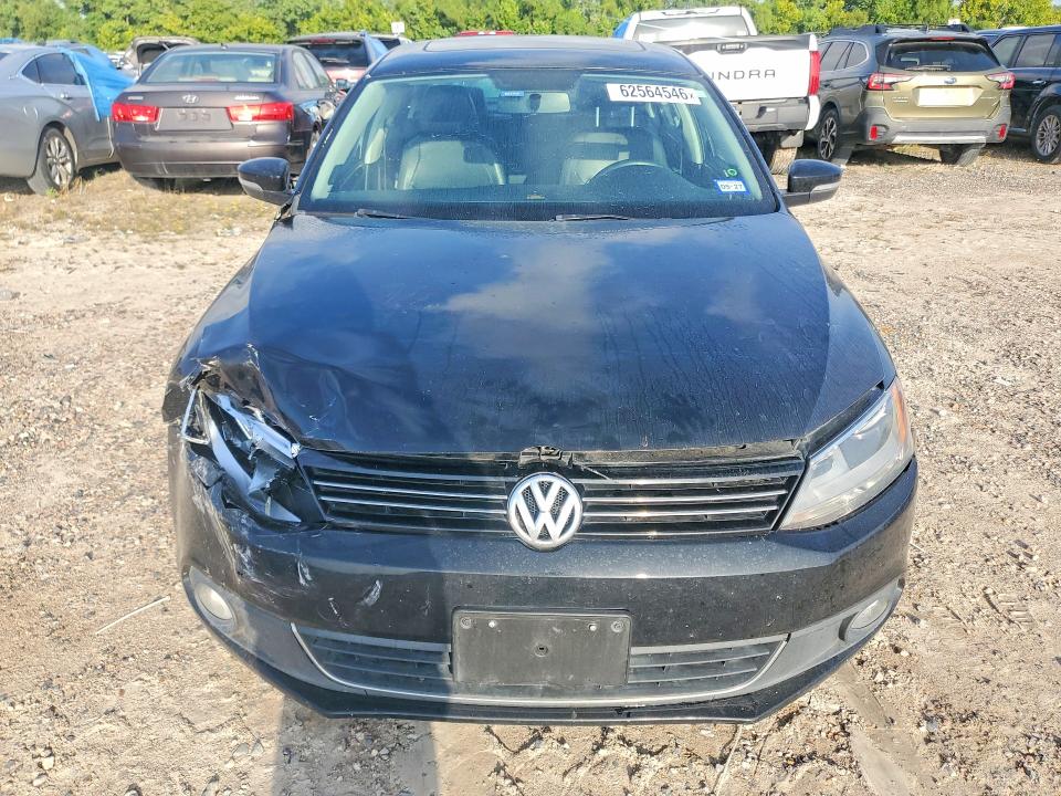 62564546 :رقم المزاد ، 3VWLX7AJ3DM447088 vin ، 2013 Volkswagen Jetta مزاد بيع