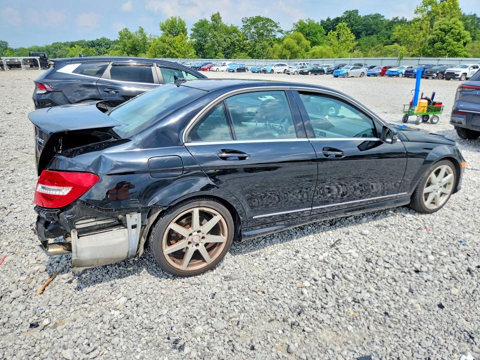 2014 Mercedes-benz C მანქანა იყიდება აუქციონზე, vin: WDDGF8AB9EG247873, აუქციონის ნომერი: 61937836