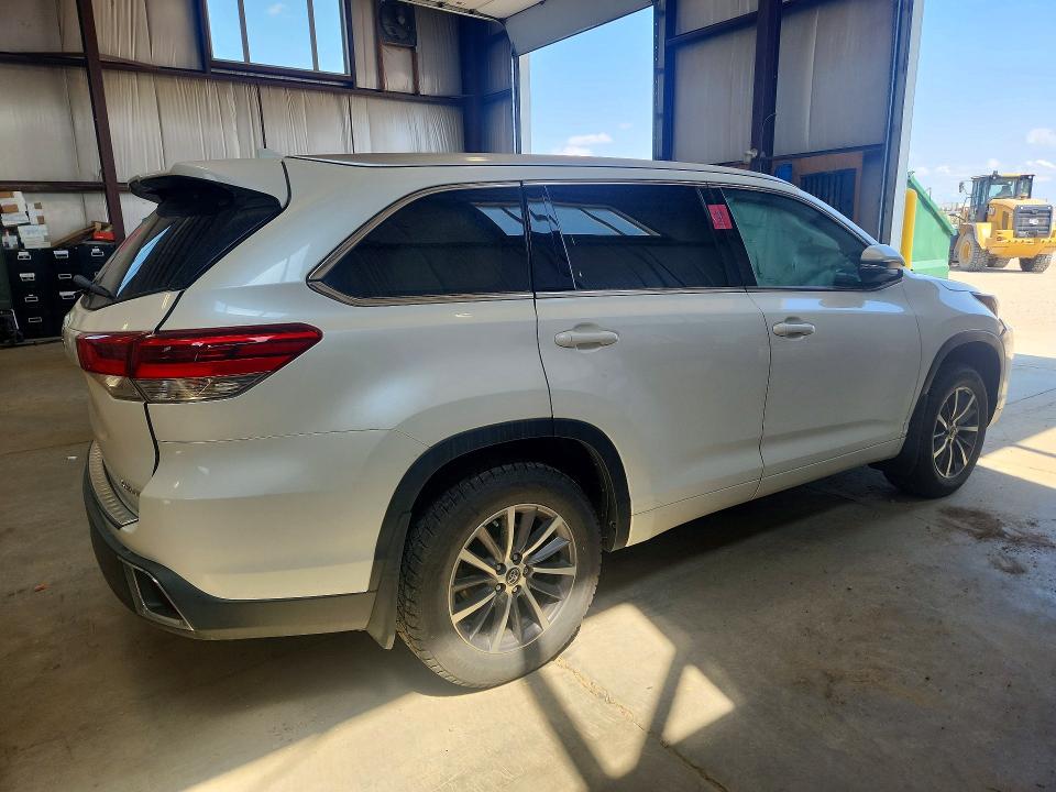 59710096 :رقم المزاد ، 5TDJZRFH9JS850137 vin ، 2018 Toyota Highlander مزاد بيع