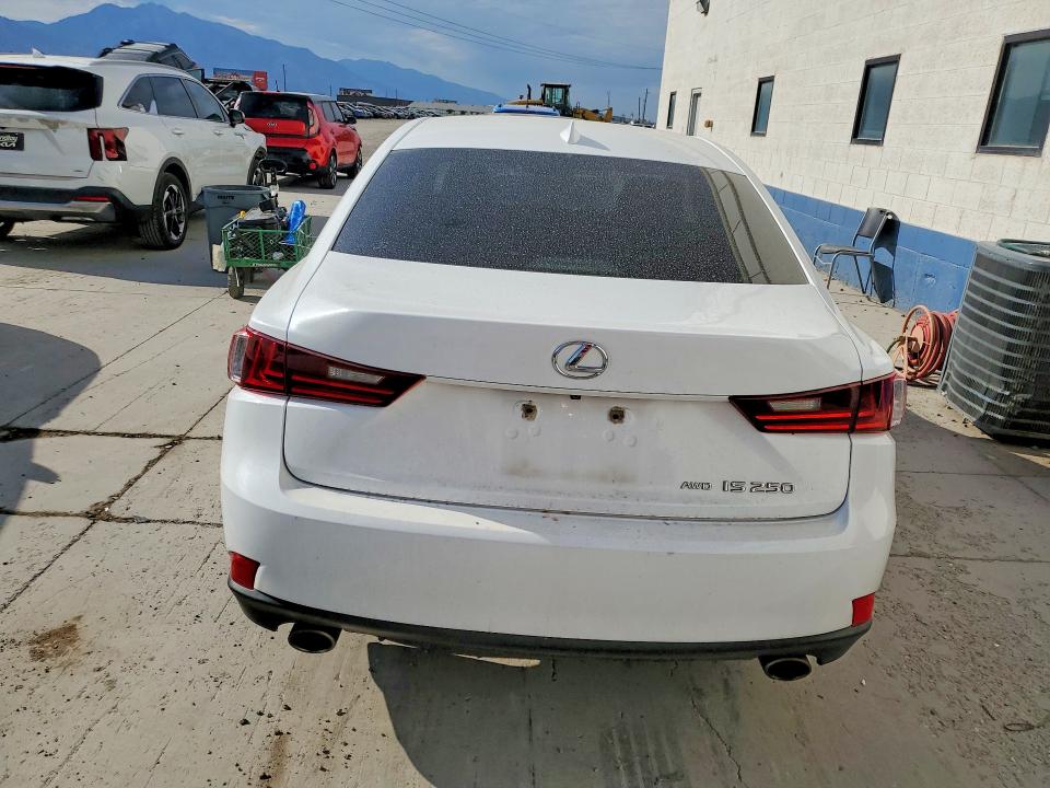 2014 Lexus Is მანქანა იყიდება აუქციონზე, vin: JTHCF1D26E5013504, აუქციონის ნომერი: 61069506