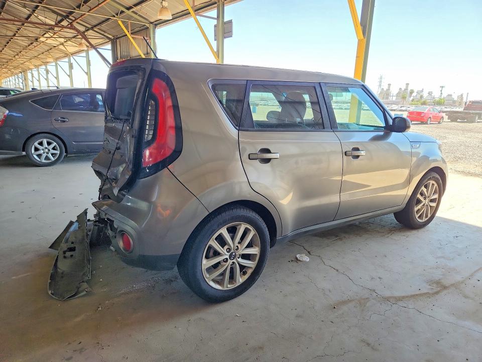 2017 Kia Soul მანქანა იყიდება აუქციონზე, vin: KNDJP3A51H7498742, აუქციონის ნომერი: 59276286