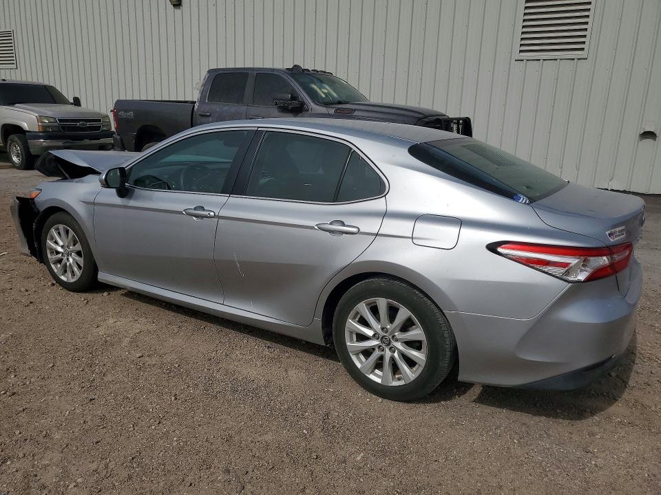 60562656 :رقم المزاد ، 4T1B11HK1JU575277 vin ، 2018 Toyota Camry مزاد بيع