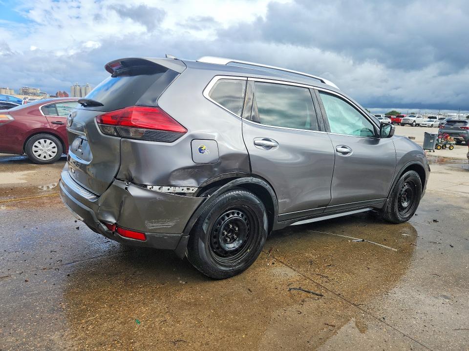 Продаж на аукціоні авто 2017 Nissan Rogue, vin: KNMAT2MT4HP518983, номер лоту: 62143476