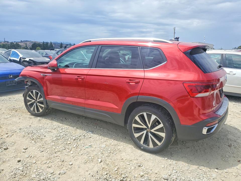 60849586 :رقم المزاد ، 3VVYX7B23NM095391 vin ، 2022 Volkswagen Taos مزاد بيع