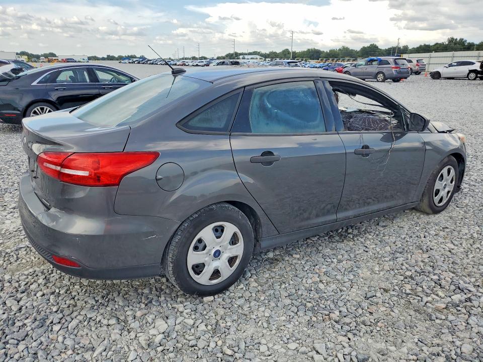 60113446 :رقم المزاد ، 1FADP3E26FL271313 vin ، 2015 Ford Focus مزاد بيع