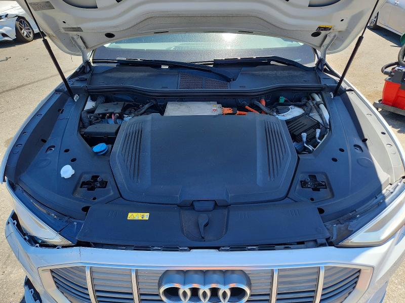Продажа на аукционе авто 2019 Audi E-tron, vin: WA1LAAGE6KB005397, номер лота: 60200466