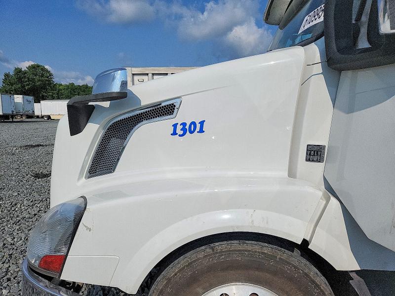 61099516 :رقم المزاد ، 4V4NC9EH8FN917672 vin ، 2015 Volvo Vn مزاد بيع