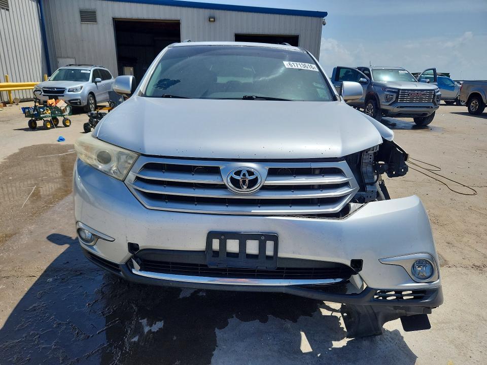 61713616 :رقم المزاد ، 5TDYK3EH8BS045393 vin ، 2011 Toyota Highlander مزاد بيع