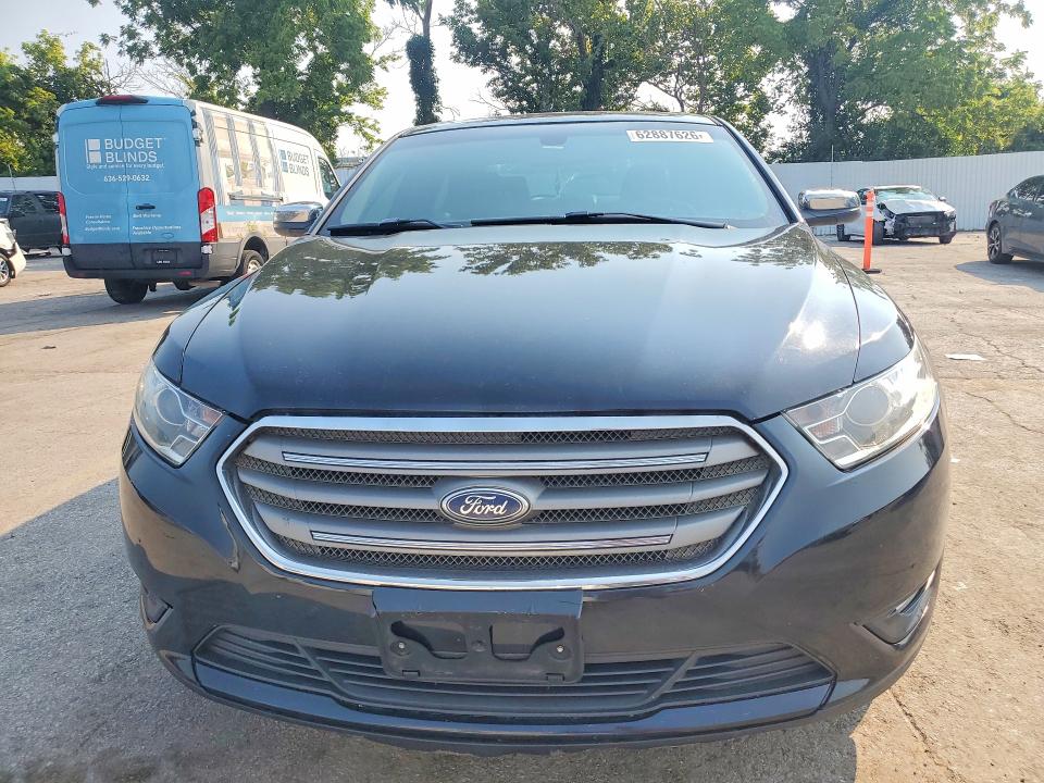 2013 Ford Taurus მანქანა იყიდება აუქციონზე, vin: 1FAHP2F89DG201440, აუქციონის ნომერი: 62887626
