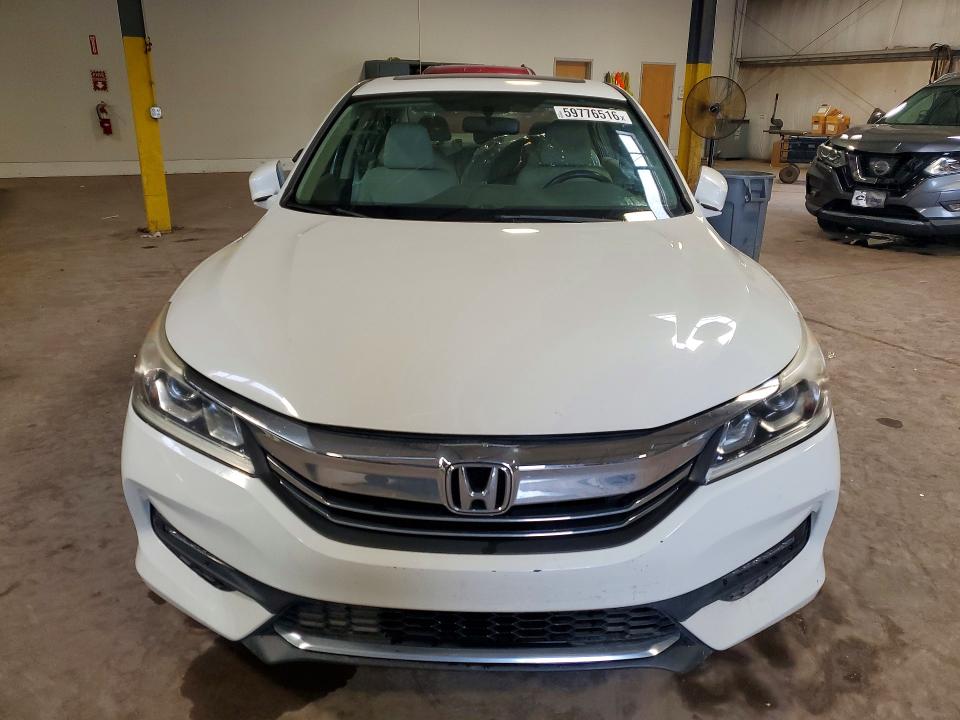 59776516 :رقم المزاد ، 1HGCR2F7XHA296140 vin ، 2017 Honda Accord مزاد بيع