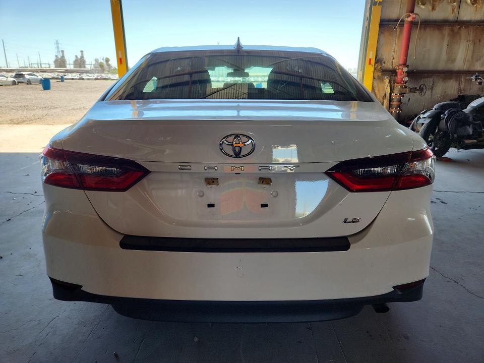 59319176 :رقم المزاد ، 4T1C11AK5NU676150 vin ، 2022 Toyota Camry مزاد بيع