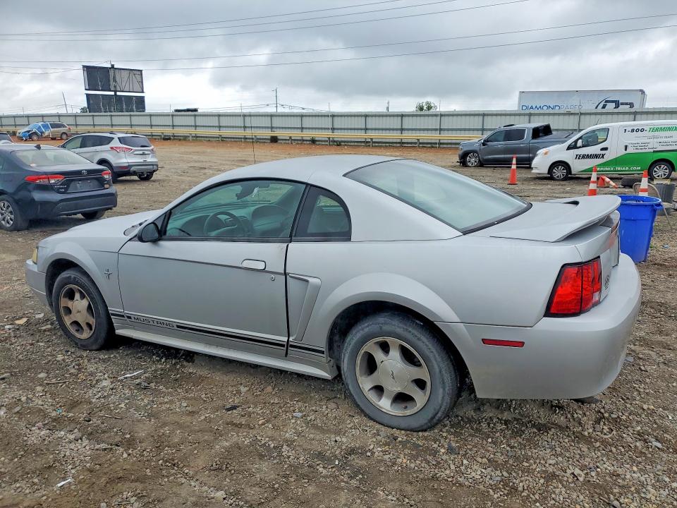 60819206 :رقم المزاد ، 1FAFP4047YF226325 vin ، 2001 Ford Mustang مزاد بيع