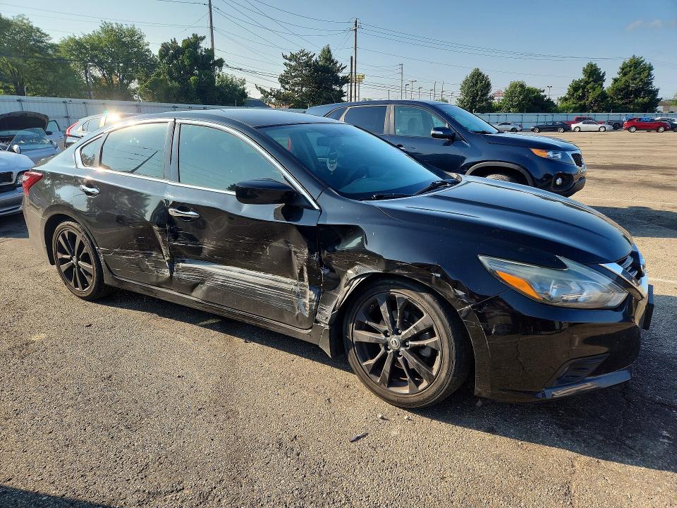 Продаж на аукціоні авто 2017 Nissan Altima, vin: 1N4AL3AP8HN353048, номер лоту: 63210026