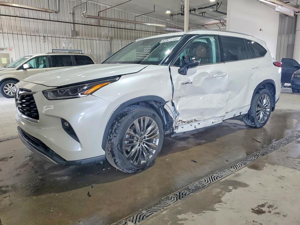 2021 Toyota Highlander მანქანა იყიდება აუქციონზე, vin: 5TDEBRCH2MS051802, აუქციონის ნომერი: 62527766