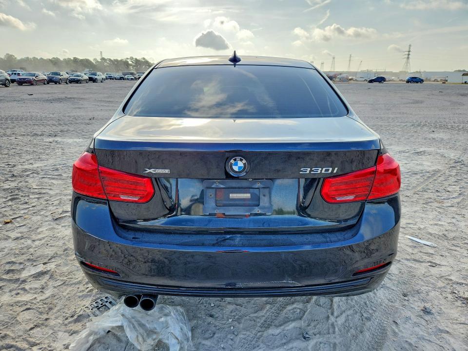 62966116 :رقم المزاد ، WBA8D9G53JNU69436 vin ، 2018 Bmw 330 مزاد بيع
