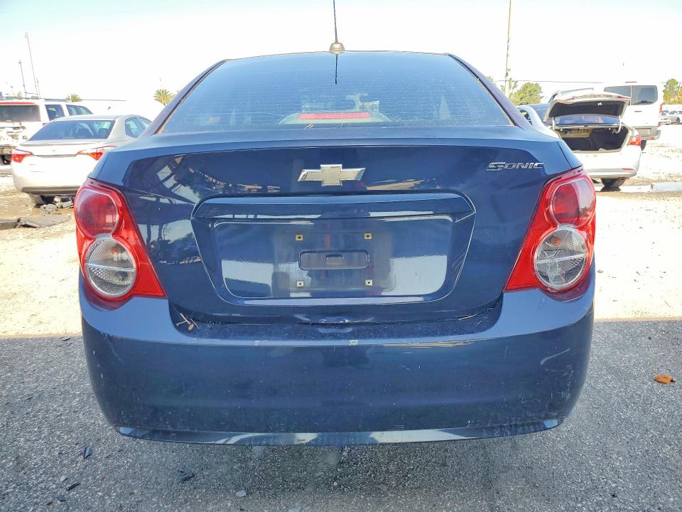 61938056 :رقم المزاد ، 1G1JA5SH8G4181720 vin ، 2016 Chevrolet Sonic مزاد بيع